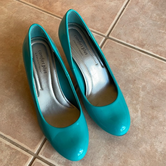 Comfort Plus Teal Patent Pumps 6 1/2 worn once